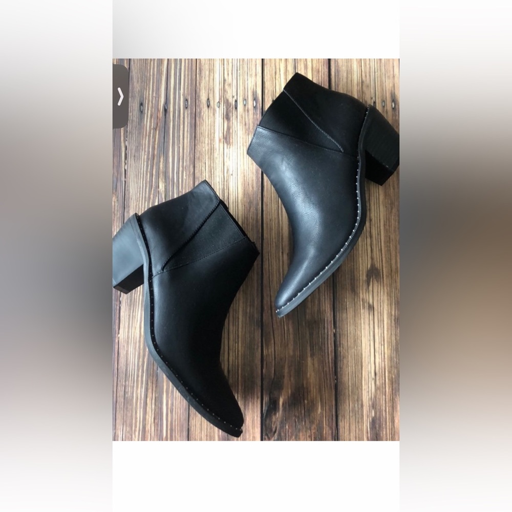Universal Thread Pointed Toe Black Ankle Booties - image 2